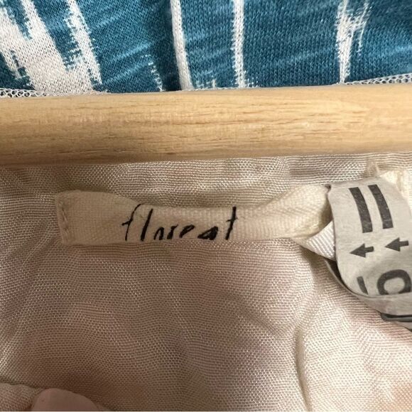 - Floreat gorgeous embroidered sleeveless top. Size S - Picture 7 of 8